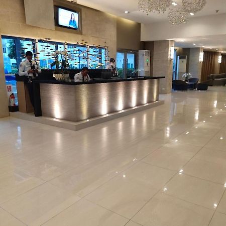 Rhm Sea Residences Condostaycation Moa,Smx Pasay Exterior photo